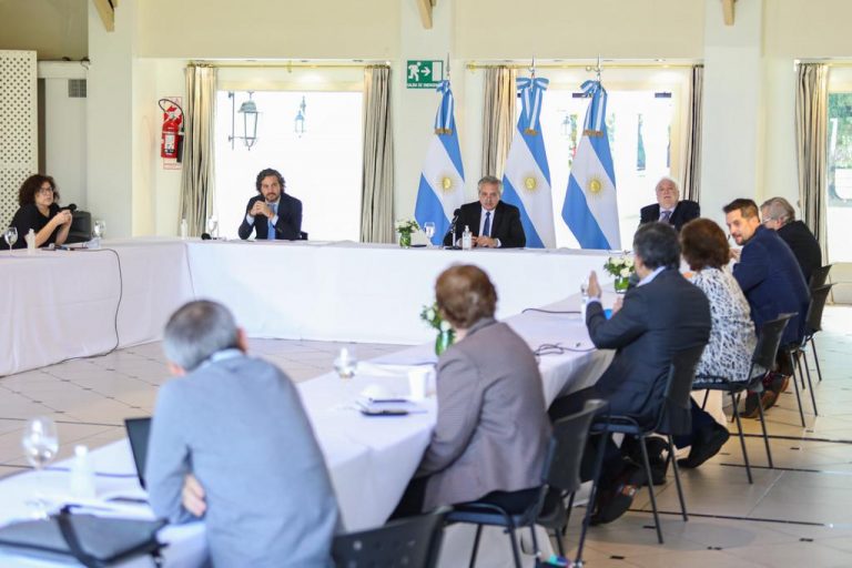 Extensión del aislamiento obligatorio: El presidente Fernández se reunió con el comité de expertos