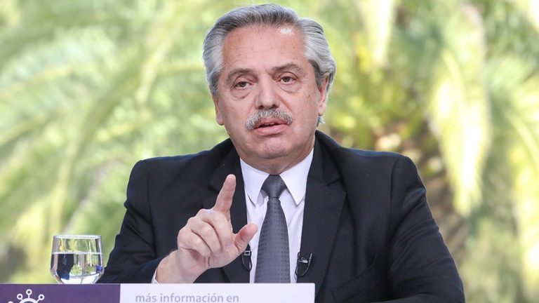 El presidente Alberto Fernández anuncia la fabricación en la Argentina de la vacuna de Oxford contra el coronavirus