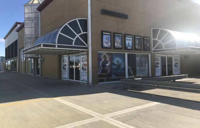 Desde el 1 de diciembre se permiten eventos religiosos, salones infantiles y la apertura de Cines entre las nuevas medidas