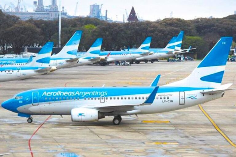 Aerolíneas Argentinas anunció que triplicará los vuelos a Ushuaia en enero y febrero