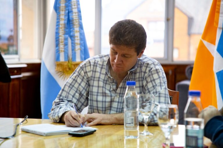 El gobernador Melella afirmó que se está trabajando en la ampliación del ejido urbano de Ushuaia