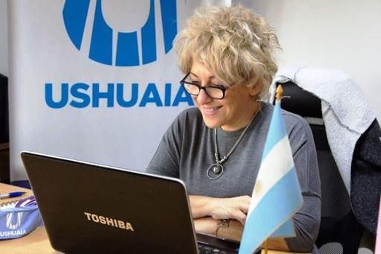 Escuelas experimentales: “El objetivo es que se retome la presencialidad con las y los docentes vacunados”