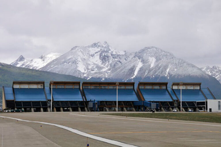 Conectividad aérea: En marzo se incrementará la frecuencia de vuelos desde y hacia Ushuaia