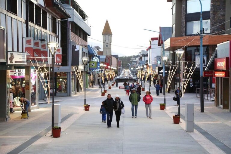 Exitoso fin de semana largo en Ushuaia: El movimiento interno y la legada de vuelos impulsaron el turismo