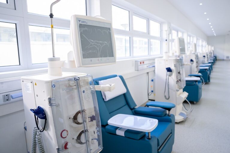 SE DEJARON INAUGURADAS LAS NUEVAS TIRAS PARA LOS SERVICIOS DE NEFROLOGÍA, HEMODIALISIS Y TERAPIA INTENSIVA DE ADULTOS EN EL HOSPITAL DE USHUAIA