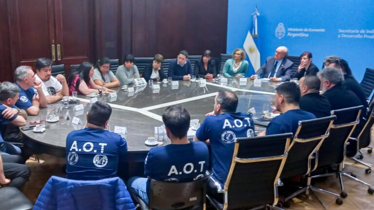 LA REUNIÓN CON DE MENDIGUREN POR LA INCORPORACIÓN DEL SECTOR TEXTIL Al SUBRÉGIMEN DE PROMOCIÓN INDUSTRIAL PASÓ A UN CUARTO INTERMEDIO