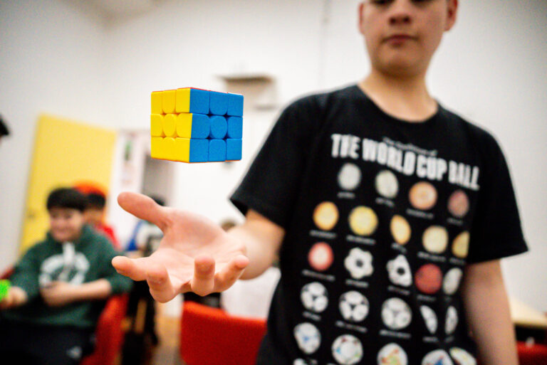 SE REALIZARÁ EN USHUAIA «TDF AL CUBO», EL PRIMER TORNEO DE CUBING MÁS AUSTRAL DEL MUNDO