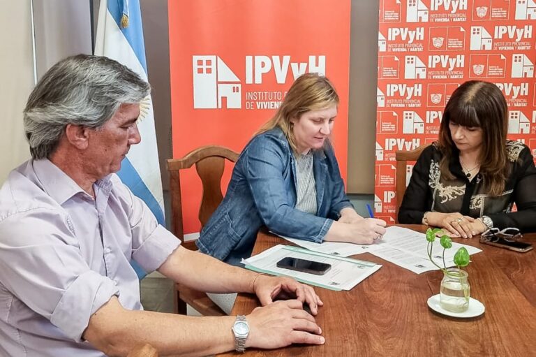 EL IPVYH Y EL MINISTERIO DE SALUD FIRMARON UN CONVENIO DE VIVIENDA PARA FAVORECER EL ARRAIGO DE PROFESIONALES DE LA SALUD PÚBLICA