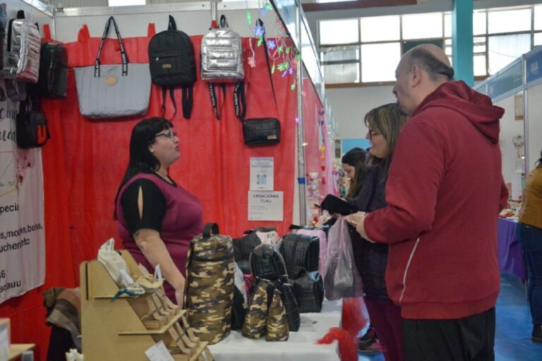 VECINAS Y VECINOS DESTACARON LA EXPO “DÍA DE LAS MATERNIDADES