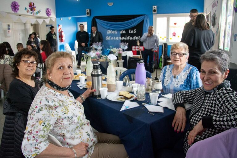 EN LOS BARRIOS SE CELEBRA EL DÍA DE LAS MATERNIDADES