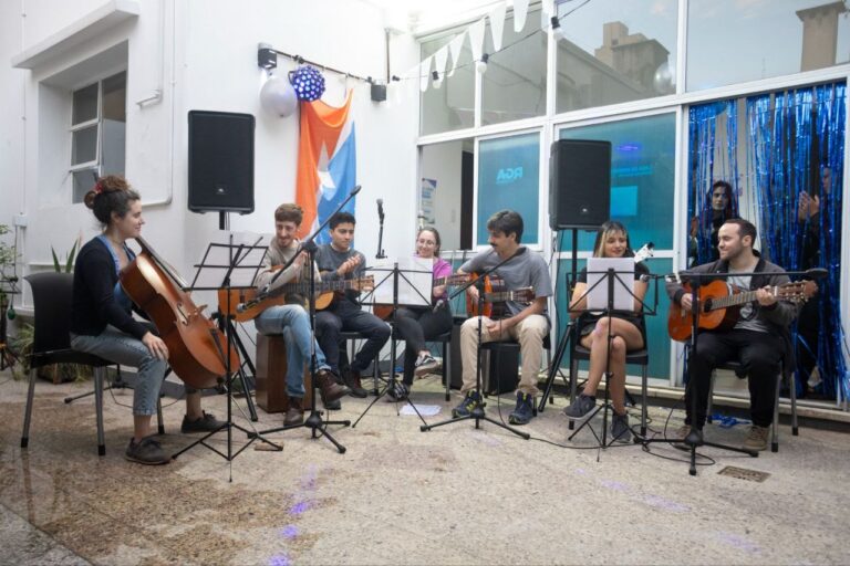 LA CASA DE JÓVENES FUEGUINOS DE LA PLATA FESTEJÓ SU PRIMER ANIVERSARIO DESDE LA REAPERTURA
