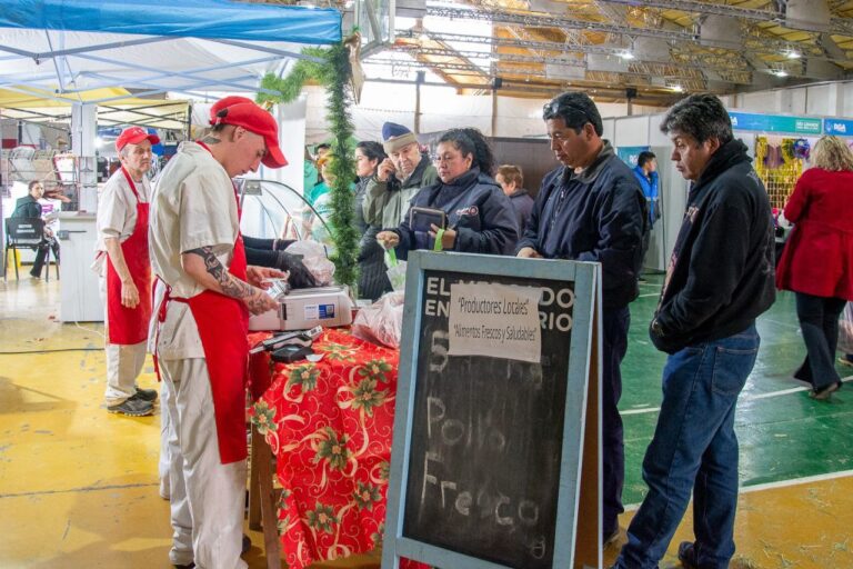TODO UN ÉXITO EL MERCADO NAVIDEÑO ACOMPAÑANDO LA MESA DE LOS RIOGRANDENSES