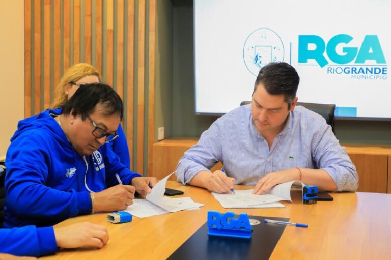 RIO GRANDE: MUNICIPIO Y ATE FIRMARON UNA RECOMPOSICIÓN SALARIAL DEL 33%