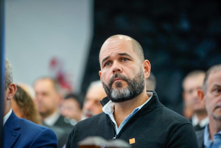 Tita subrayó la importancia de la política como herramienta valiosa para resolver los problemas de la provincia